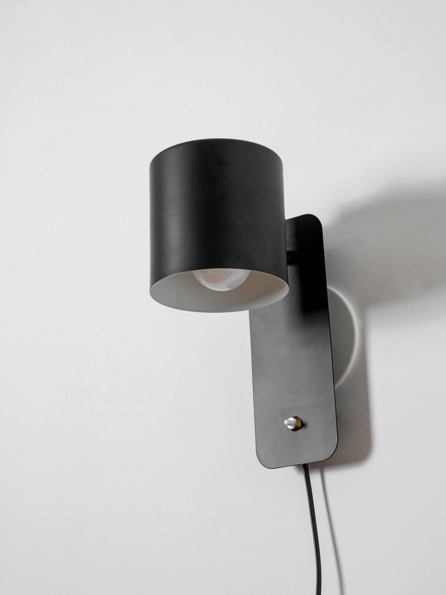 Simple Adjustable Cylinder Wall Light Fixture