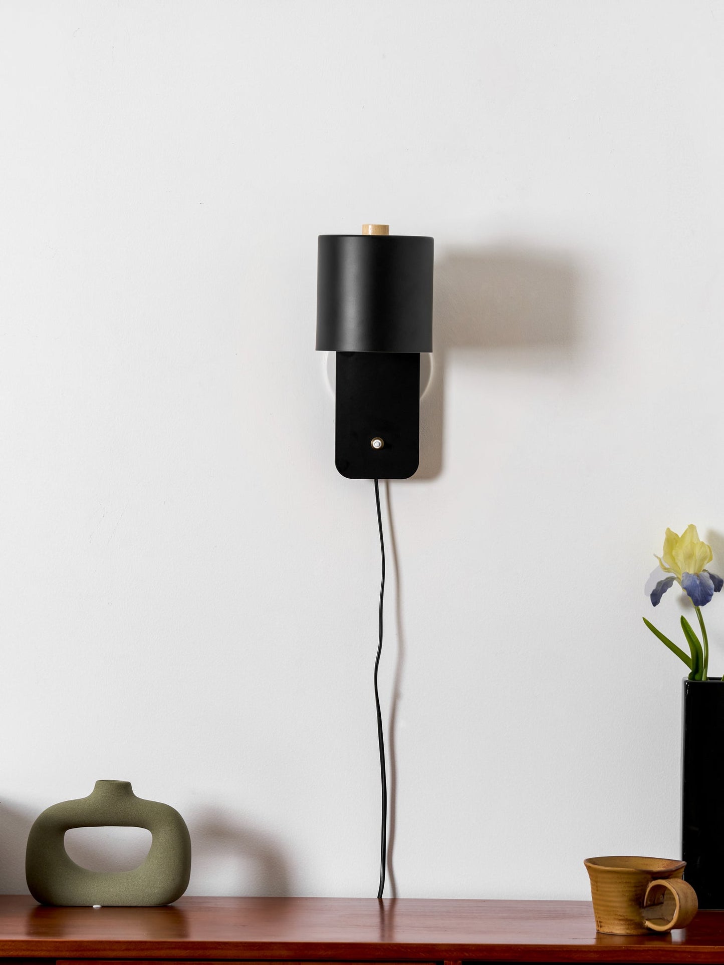 Simple Adjustable Cylinder Wall Light Fixture
