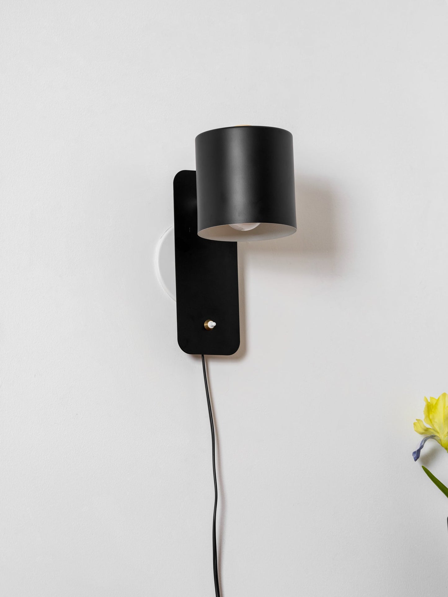 Simple Adjustable Cylinder Wall Light Fixture