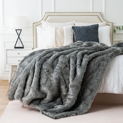 Plush Faux Fur Blanket - Soft Cozy Decorative Throw