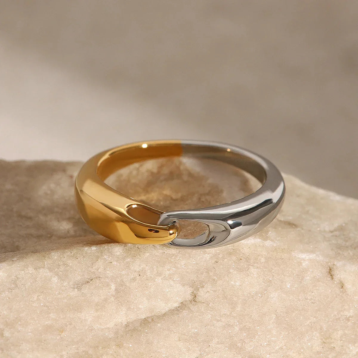 Luxury Silver Tone Buckle Link Ring