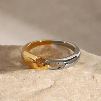 Luxury Silver Tone Buckle Link Ring