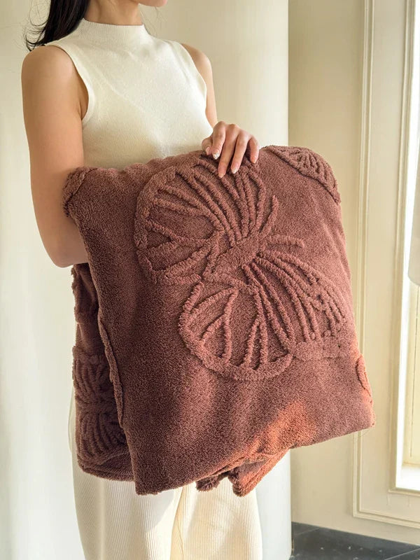 Cozy Plush Blanket with 3D Floral Pattern