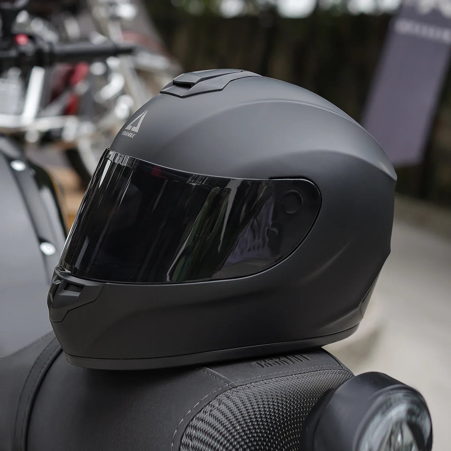Fesara | Sleek Adult Full Face Motorcycle Helmet