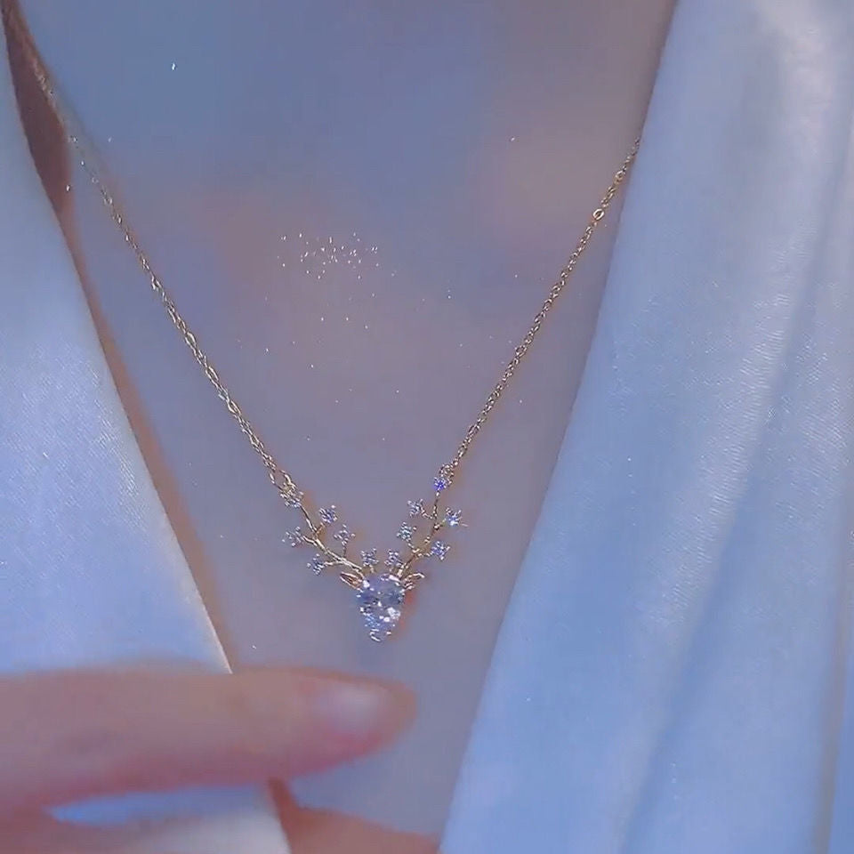 Fesara | Elegant Deer Pendant Necklace