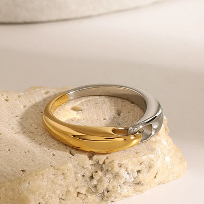 Luxury Silver Tone Buckle Link Ring