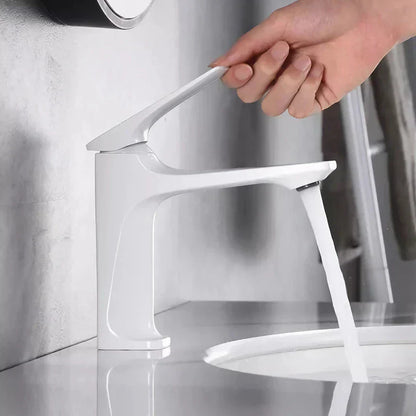 Stylish Bathroom Faucet - Single Handle Mixer in Modern Chrome