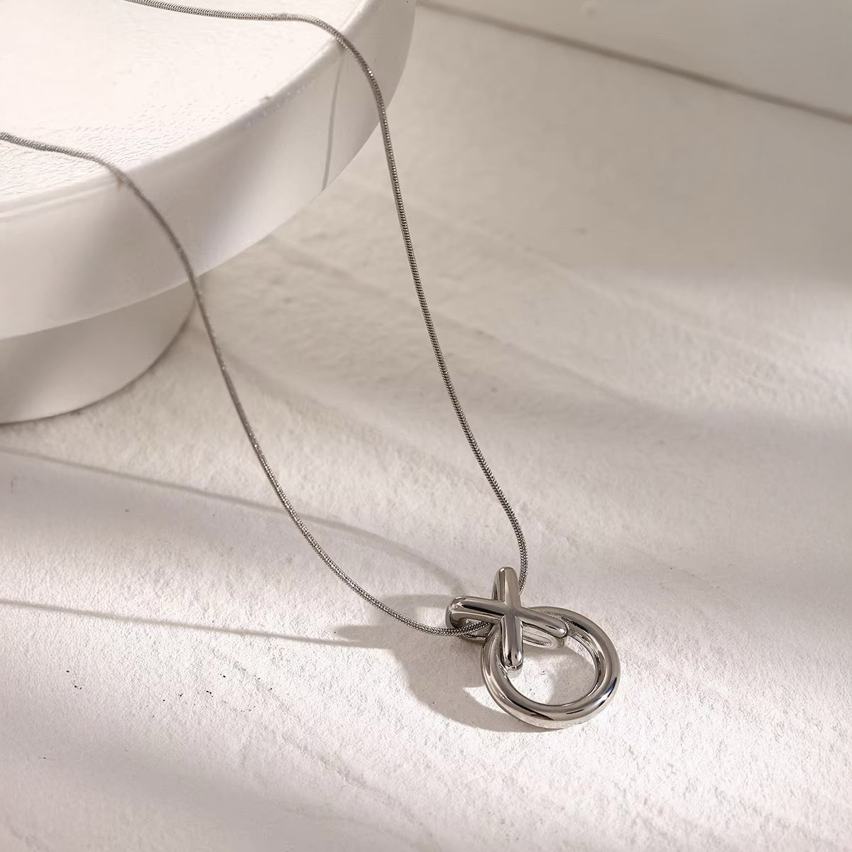 Fesara | Beautiful Twist Chain Necklace