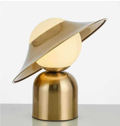 Luxurious Metal Nordic Table Light