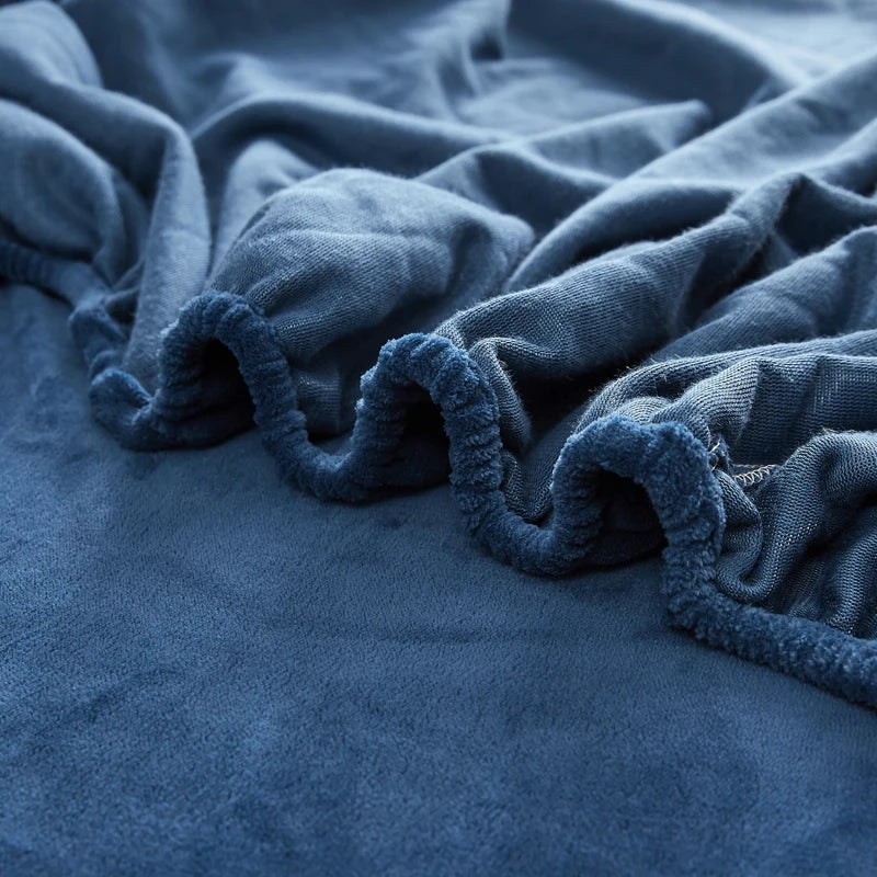 Cozy Fitted Sheet with Soft Velvet Winter Mattress Cover
