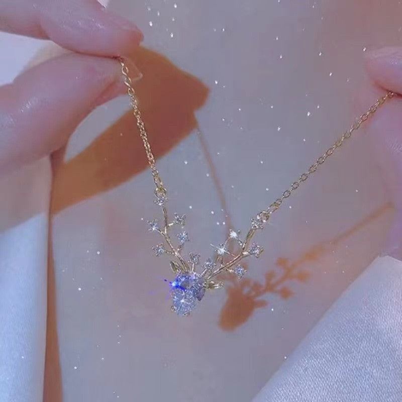 Fesara | Elegant Deer Pendant Necklace