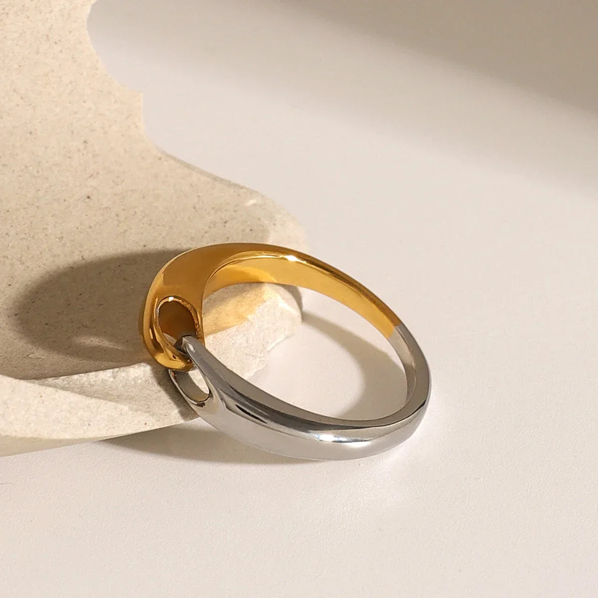 Luxury Silver Tone Buckle Link Ring