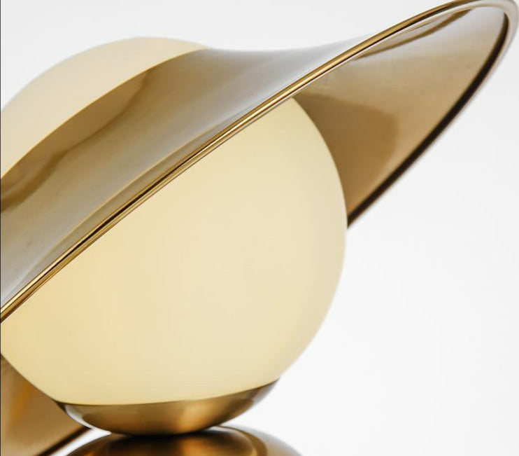 Luxurious Metal Nordic Table Light