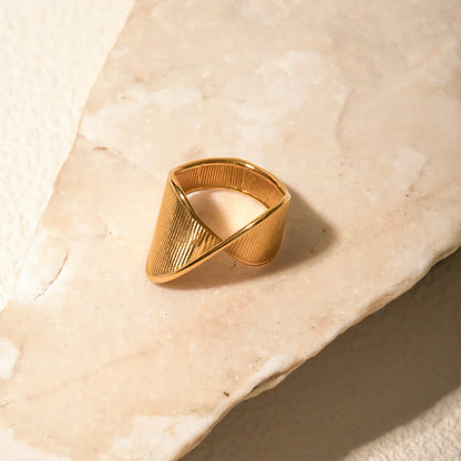 Unique Twisted Metal Band Ring