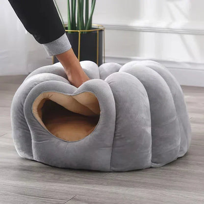 Soft Plush Cat Bed – Warm & Washable Kitty Hut