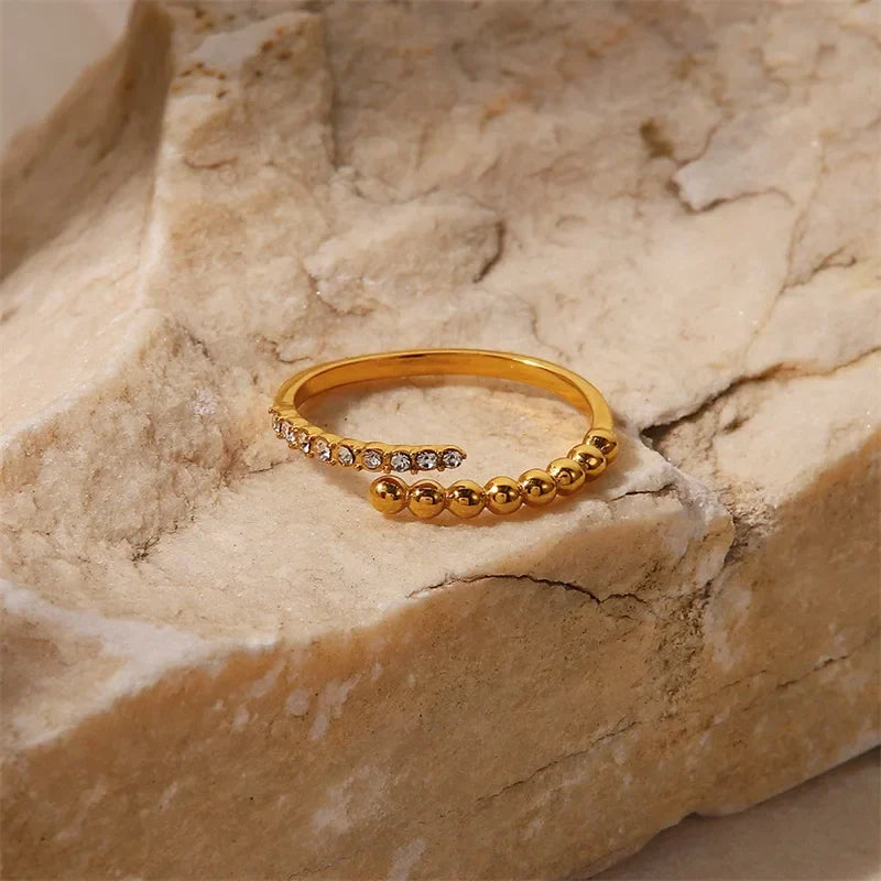 Luxury 18k Gemstone Studded Ring - Fesara