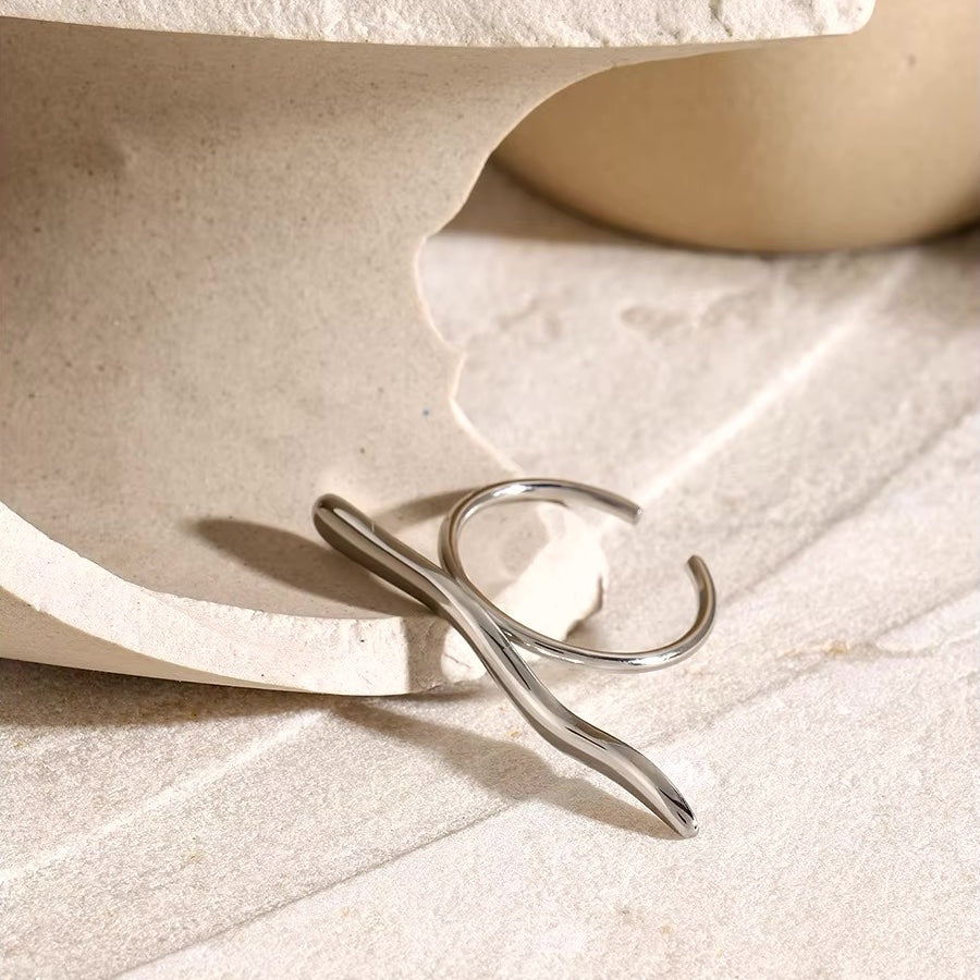Unique Wave Pattern Bar Ring