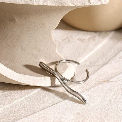 Unique Wave Pattern Bar Ring