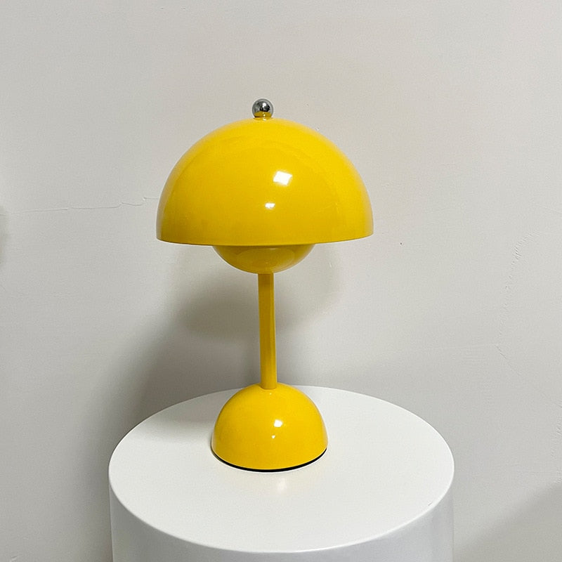 Contemporary Metal Desk LED Lamp