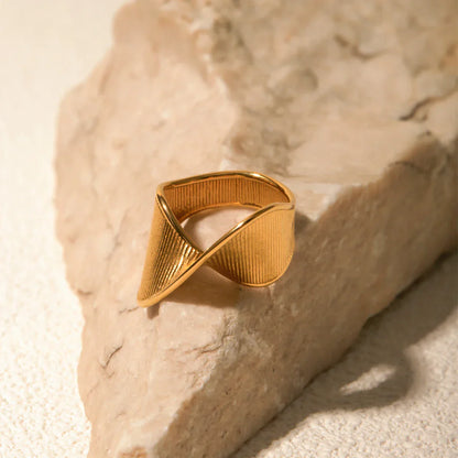Unique Twisted Metal Band Ring