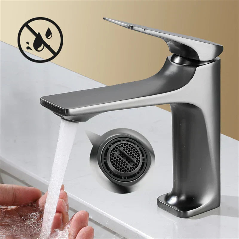 Stylish Bathroom Faucet - Single Handle Mixer in Modern Chrome