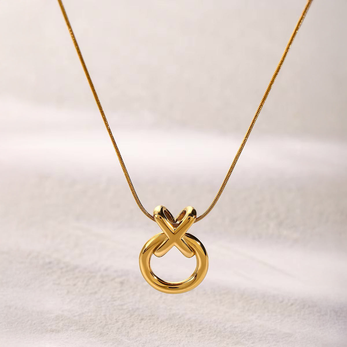 Fesara | Beautiful Twist Chain Necklace - Fesara