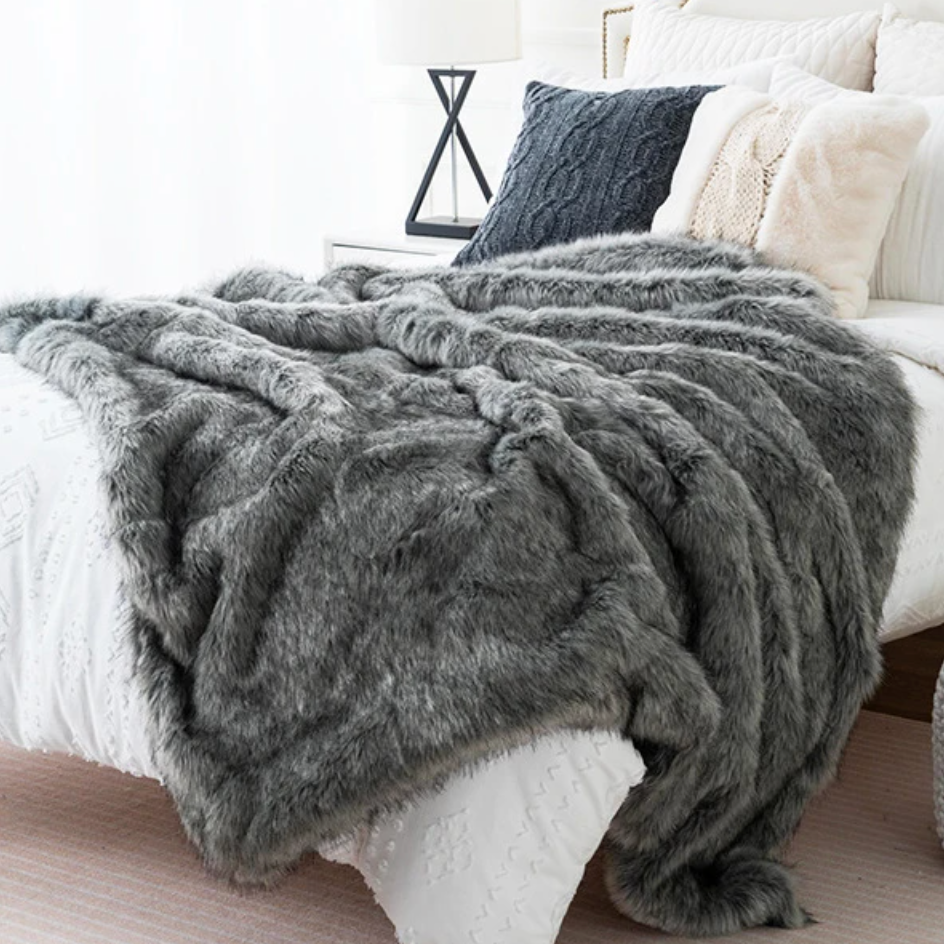 Plush Faux Fur Blanket - Soft Cozy Decorative Throw