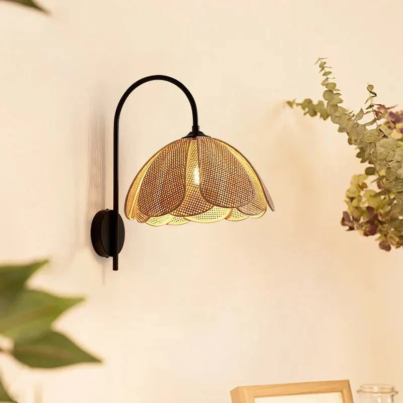 Natural Woven Wall Lamp - Soft Floral Lighting - Fesara