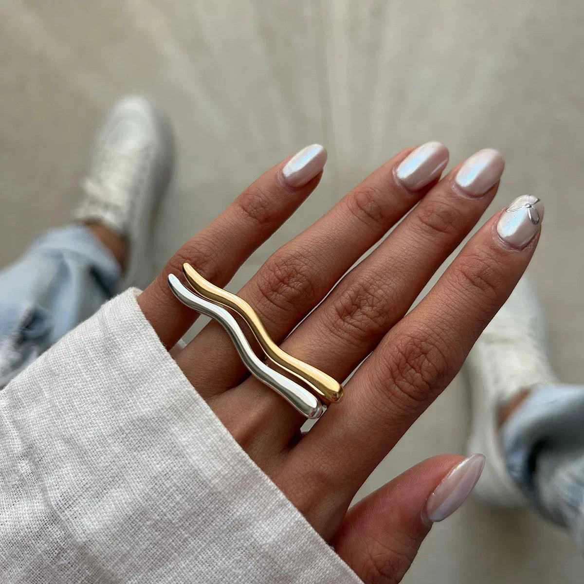 Unique Wave Pattern Bar Ring