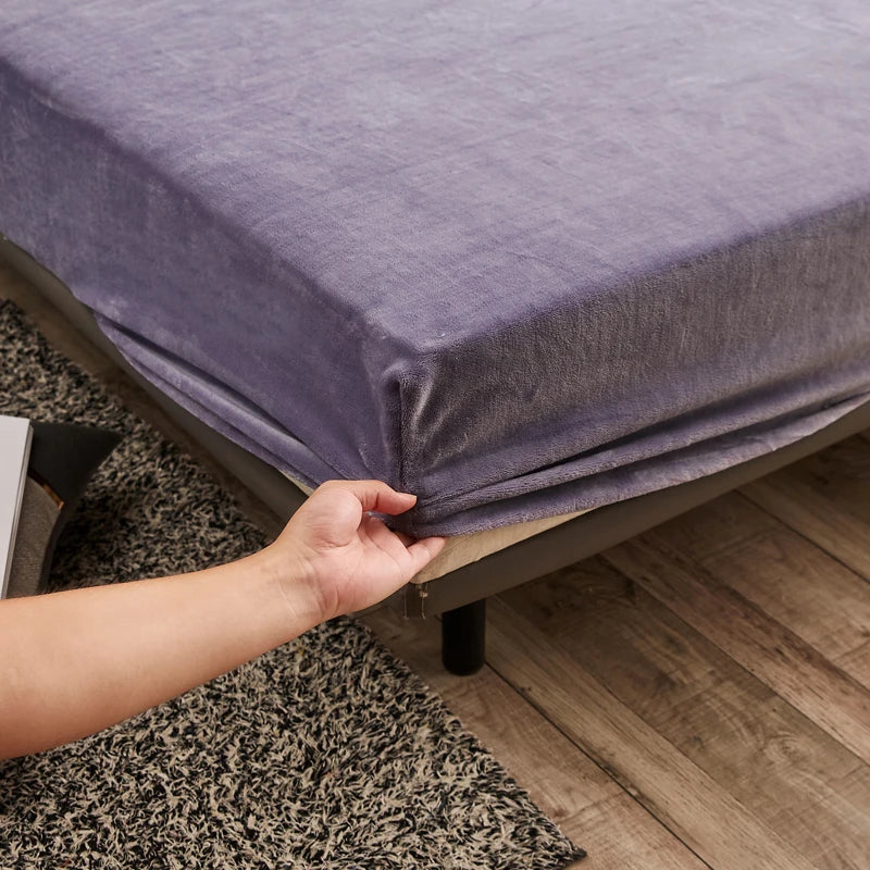 Cozy Fitted Sheet with Soft Velvet Winter Mattress Cover