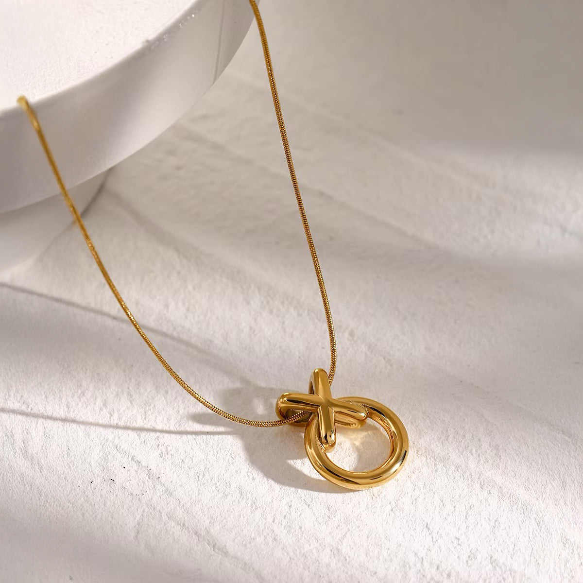 Fesara | Beautiful Twist Chain Necklace