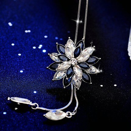 Frozen Frosty Snowflake Pendant Necklace