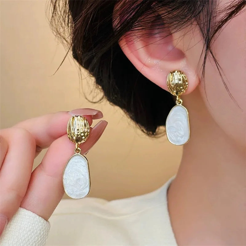 Luxury Gold Drop Earrings - Fesara