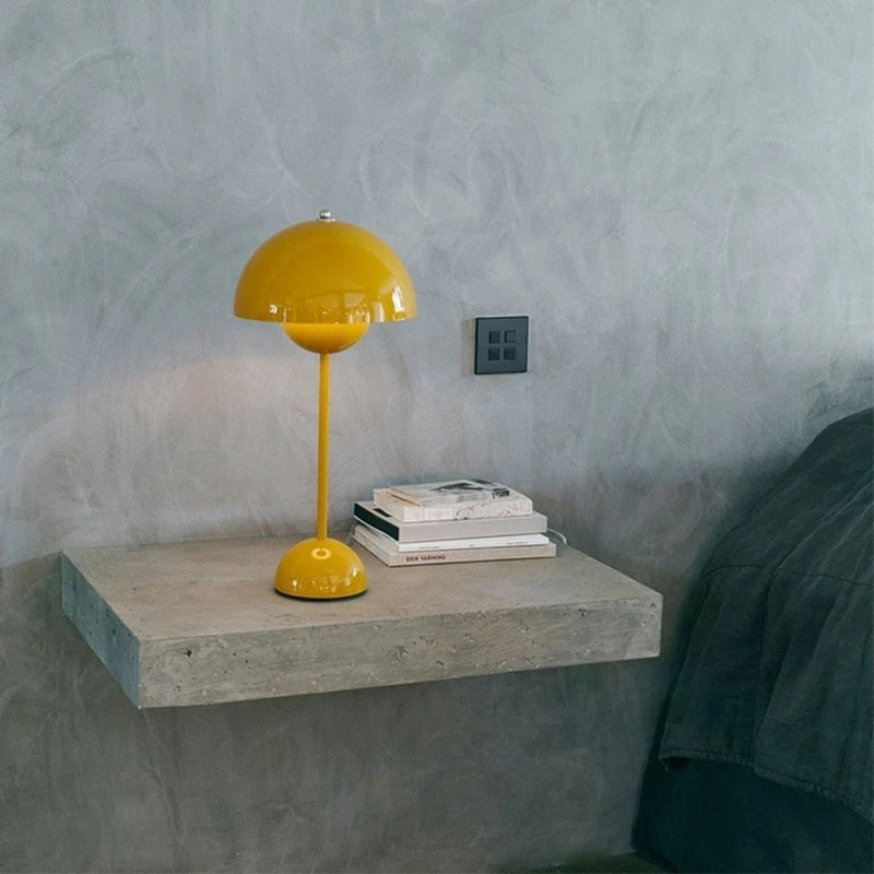 Contemporary Metal Desk LED Lamp