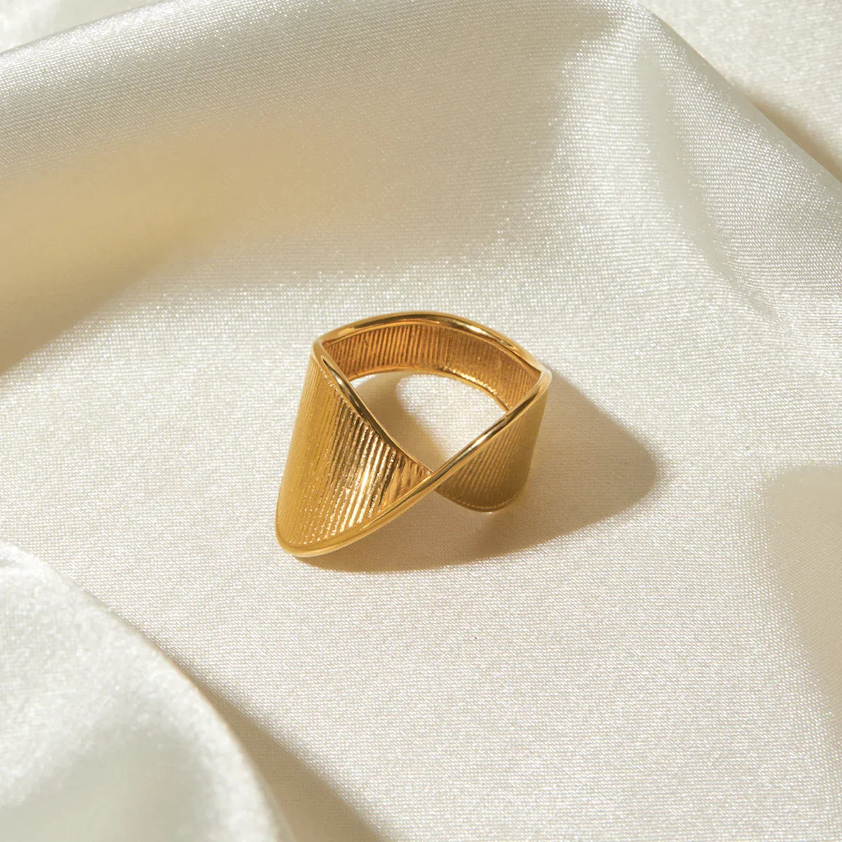 Unique Twisted Metal Band Ring