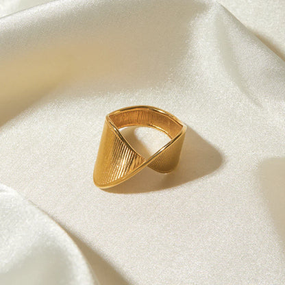 Unique Twisted Metal Band Ring