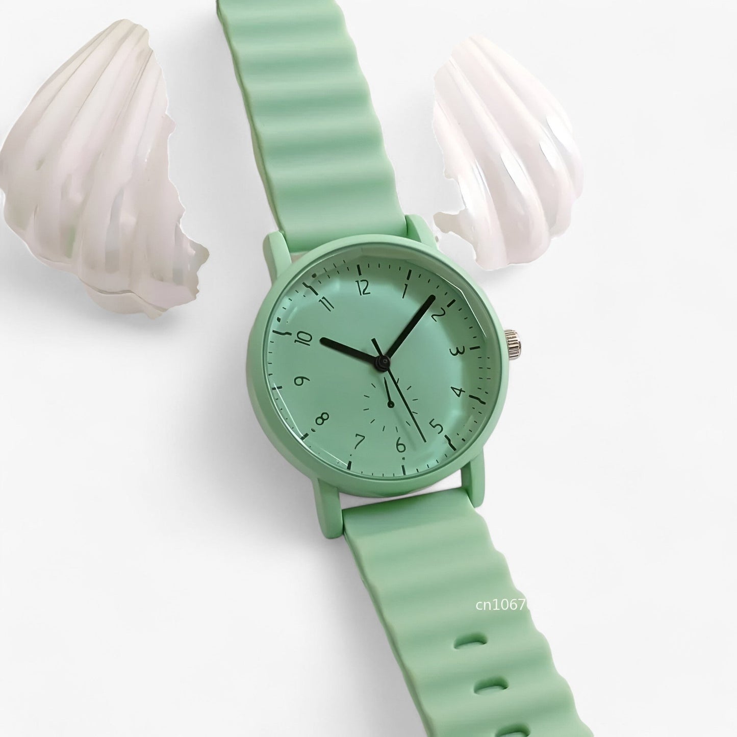 Vibrant Quartz Watch with Fashionable Silicone Strap