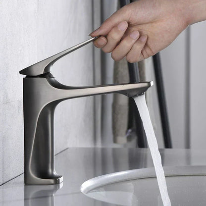 Stylish Bathroom Faucet - Single Handle Mixer in Modern Chrome