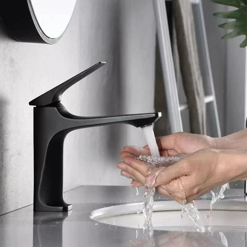 Stylish Bathroom Faucet - Single Handle Mixer in Modern Chrome