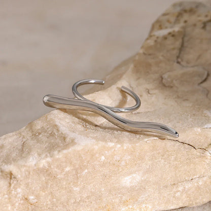 Unique Wave Pattern Bar Ring