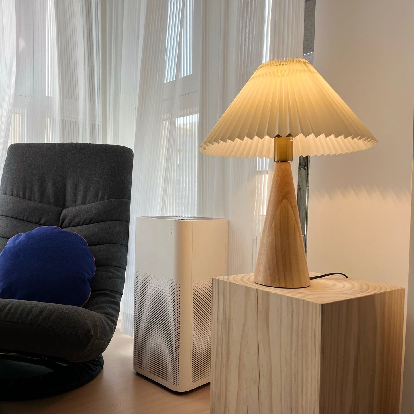 Classic Wooden Desk Table Lamp