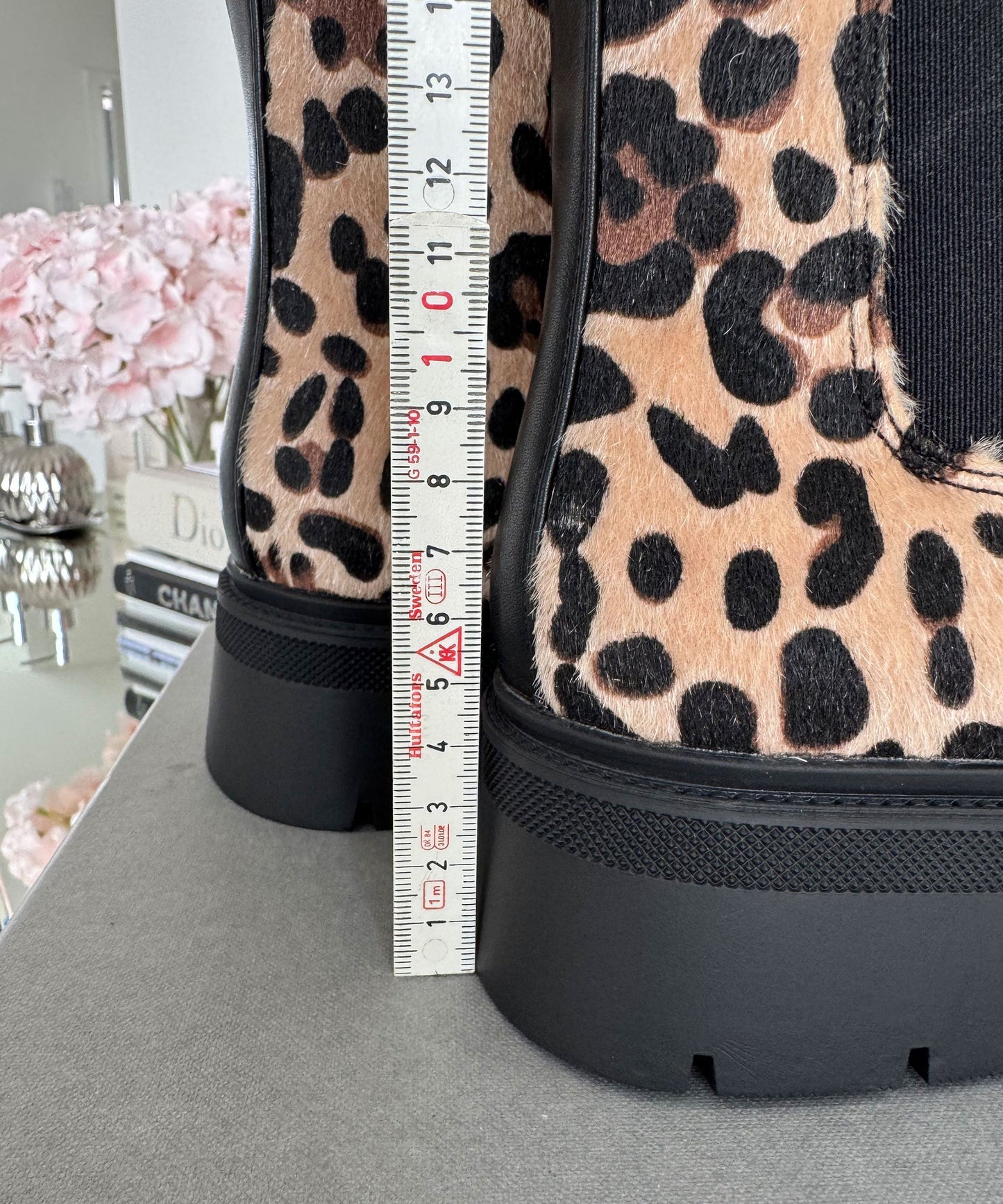 Stylish Black Leo Print Boots with Comfortable Inner Lining – Normal Fit for Everyday Wear 4