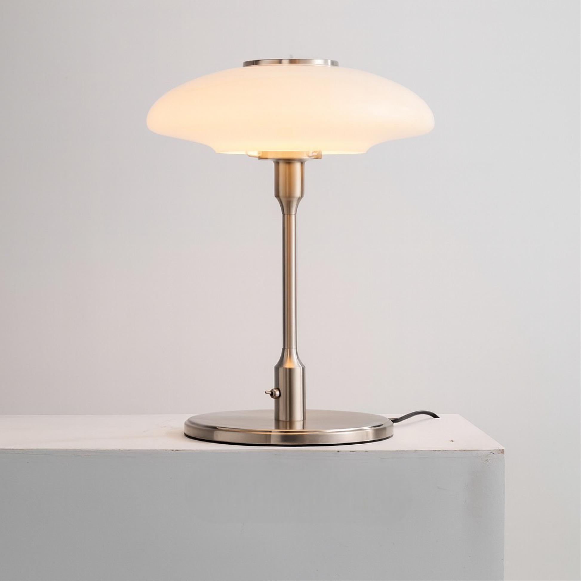Scandinavian Chic Desk Table Lamp - Fesara