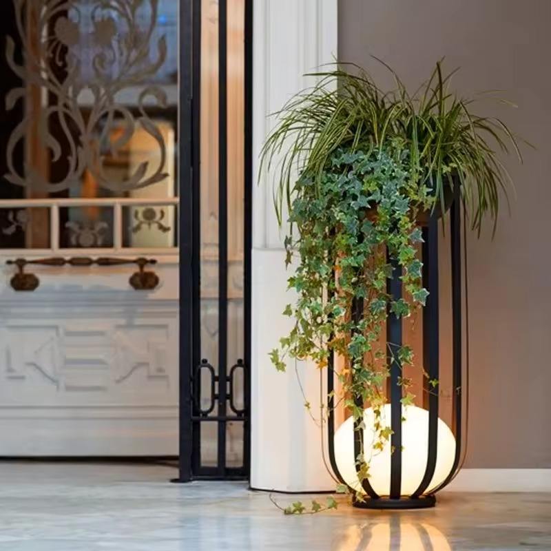WeatherResist Outdoor Solar Garden Lamp