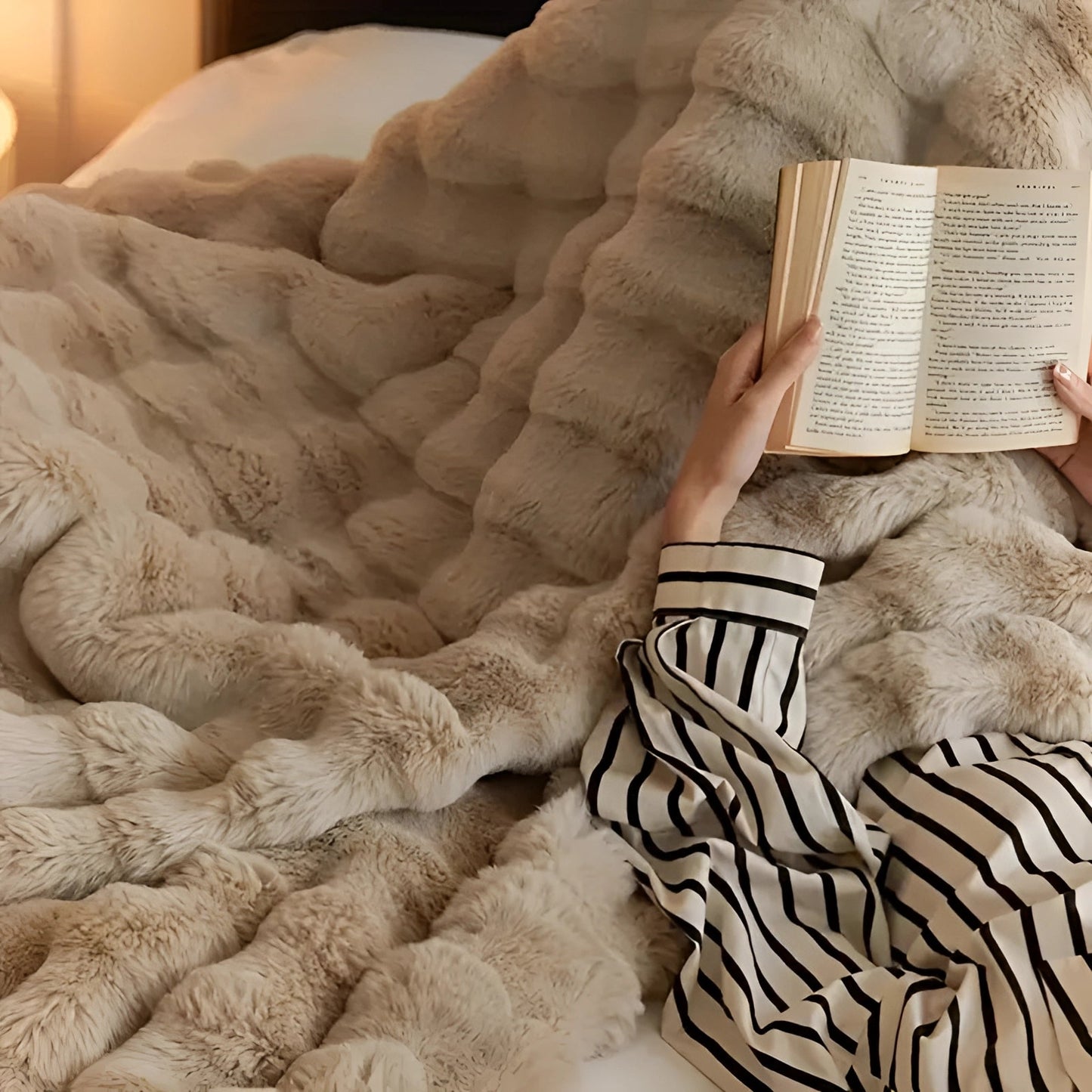 Plush Faux Fur Thick Knit Blanket Throw