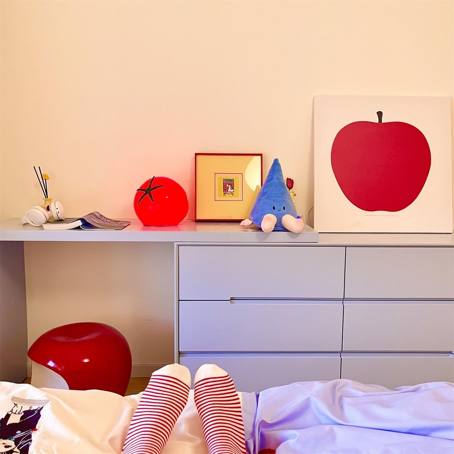Vibrant Red Glass Table Lamp