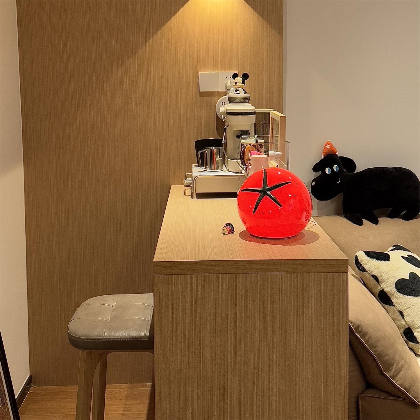 Vibrant Red Glass Table Lamp
