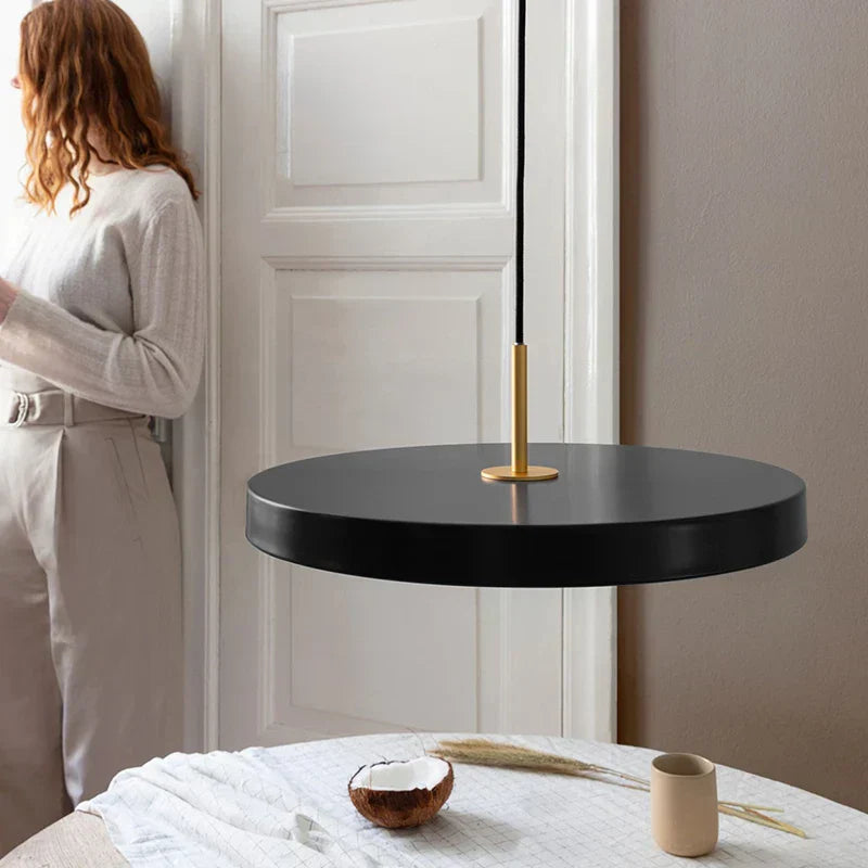 Fesara | Sleek Metal UFO Table Lamp