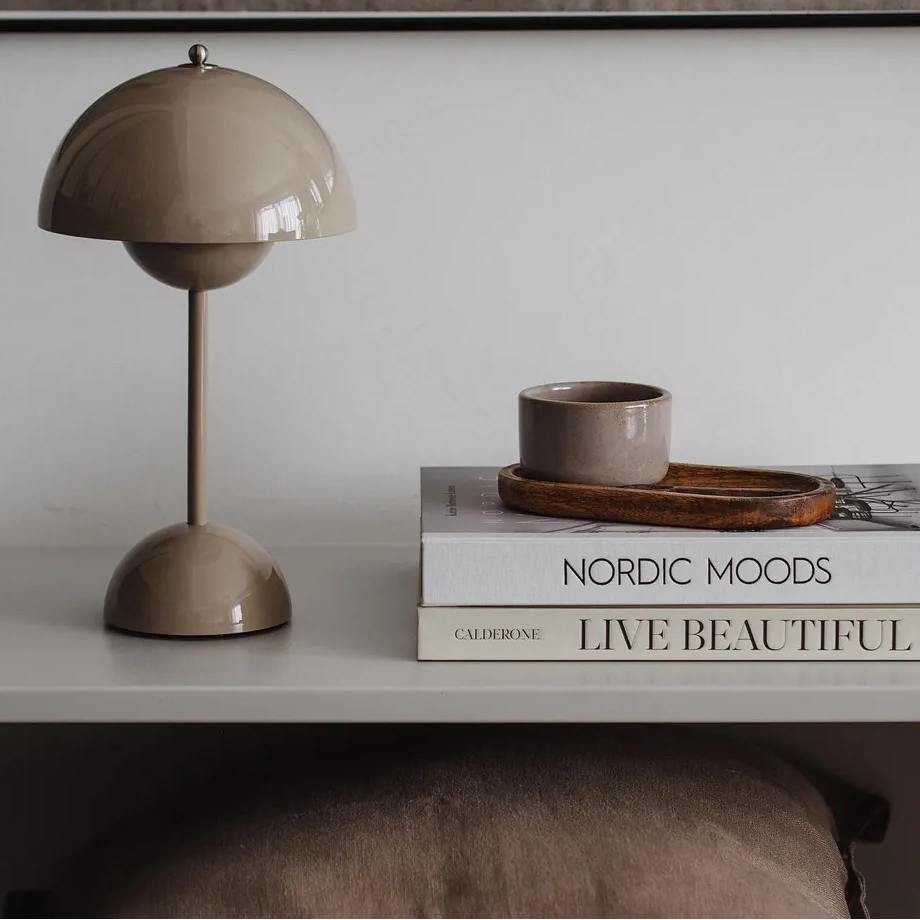 Contemporary Round Cordless LED Desk Lamp