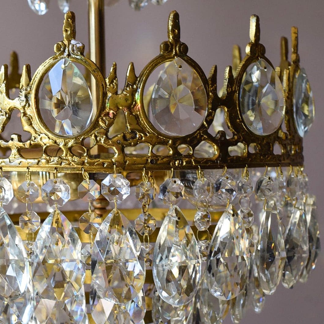 Luxurious Glass Table Lamp with Metallic Base